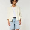 Losse denim short boven de knie met distressed effect