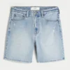 Losse denim short boven de knie met distressed effect