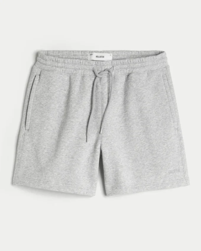Losse fleece short tot halverwege het bovenbeen Losse fleece short tot halverwege het bovenbeen