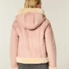 Met nepbont gevoerde hoodiejack van imitatieschapenvacht