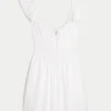 Mini-jurk met fladderende mouwen en V-taille