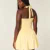 Mini-jurk met halternek en verlaagde taille Mini-jurk met halternek en verlaagde taille