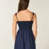 Mini-jurk met knoopsluiting aan de voorkant Mini-jurk met knoopsluiting aan de voorkant