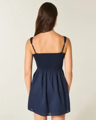 Mini-jurk met knoopsluiting aan de voorkant