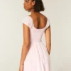 Mini-jurk met korte mouwen en knoopsluiting Mini-jurk met korte mouwen en knoopsluiting