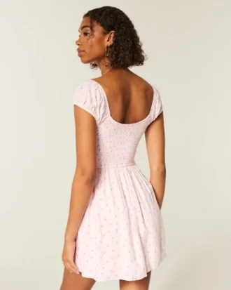 Mini-jurk met korte mouwen en knoopsluiting