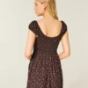 Mini-jurk met korte mouwen en knoopsluiting Mini-jurk met korte mouwen en knoopsluiting