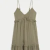 Mini-jurk met studs en ruches Mini-jurk met studs en ruches