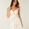 Mini-jurk met studs en ruches Mini-jurk met studs en ruches