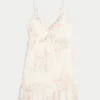 Mini-jurk met studs en ruches Mini-jurk met studs en ruches