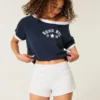 Mini-short met fleece en strepen aan de zijkant Mini-short met fleece en strepen aan de zijkant