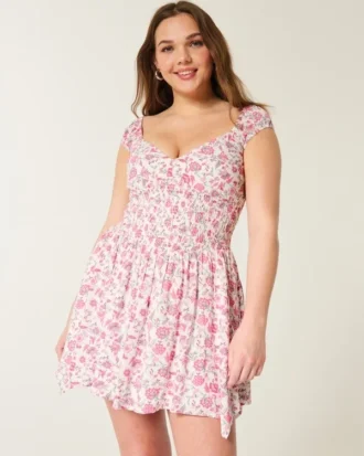 Off-shoulder mini-jurk met asymmetrische zoom