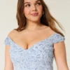 Off-shoulder mini-jurk met asymmetrische zoom Off-shoulder mini-jurk met asymmetrische zoom