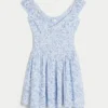 Off-shoulder mini-jurk met asymmetrische zoom Off-shoulder mini-jurk met asymmetrische zoom