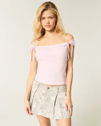 Off-shoulder top met geknoopte mouwen