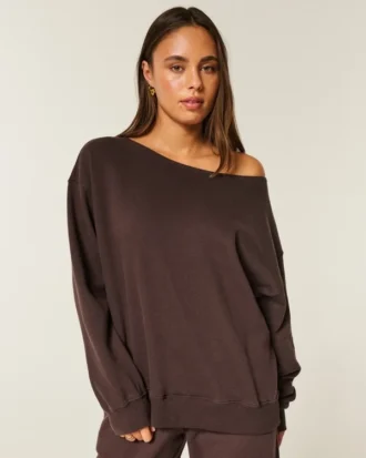Oversized sweatshirt met blote schouders