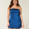 Satijnen strapless bodycon jurk met strik Satijnen strapless bodycon jurk met strik