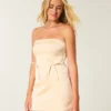 Satijnen strapless bodycon jurk met strik Satijnen strapless bodycon jurk met strik