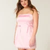 Satijnen strapless bodycon jurk met strik Satijnen strapless bodycon jurk met strik