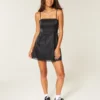 Satijnen strapless bodycon jurk met strik Satijnen strapless bodycon jurk met strik