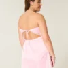 Satijnen strapless bodycon jurk met strik Satijnen strapless bodycon jurk met strik