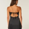 Satijnen strapless bodycon jurk met strik Satijnen strapless bodycon jurk met strik