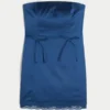 Satijnen strapless bodycon jurk met strik Satijnen strapless bodycon jurk met strik