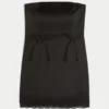Satijnen strapless bodycon jurk met strik Satijnen strapless bodycon jurk met strik