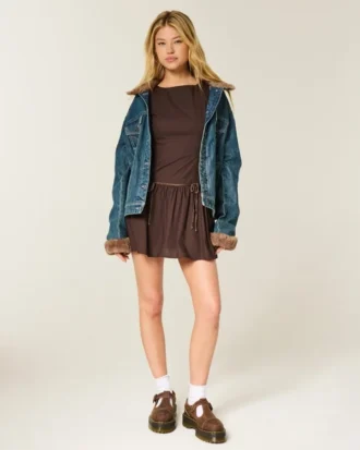 Skortjurk met hoge hals en lage taille