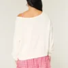 Slouchy off-shoulder trui met hartjesprint Slouchy off-shoulder trui met hartjesprint