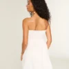 Strapless babydoll-mini-jurk met gehaakt lijfje Strapless babydoll-mini-jurk met gehaakt lijfje