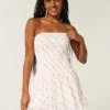 Strapless mini-jurk met gesmokt lijfje Strapless mini-jurk met gesmokt lijfje