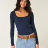 Top met lange mouwen en vierkante hals Top met lange mouwen en vierkante hals