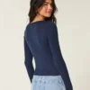 Top met lange mouwen en vierkante hals Top met lange mouwen en vierkante hals