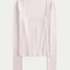 Top met lange mouwen en vierkante hals Top met lange mouwen en vierkante hals