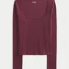 Top met lange mouwen en vierkante hals Top met lange mouwen en vierkante hals