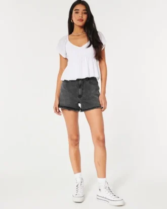 Ultra hoge taille, vervaagde zwarte denim mom-short
