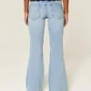 Ultra laag getailleerde distressed lichtgewassen flare jeans met pailletten Ultra laag getailleerde distressed lichtgewassen flare jeans met pailletten