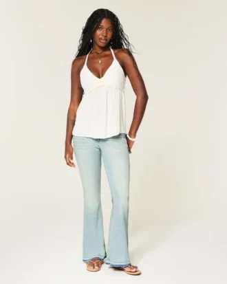 Ultra laag getailleerde lichtgewassen flare jeans met aflopende zoom