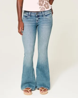 Ultra laag model, medium wash flare jeans