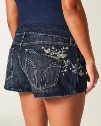 Ultra laag uitgesneden donkerblauwe denim minishort met vlinderborduursel