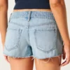 Ultra laag uitgesneden mini-denimshort met scheuren en medium wassing Ultra laag uitgesneden mini-denimshort met scheuren en medium wassing