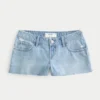 Ultra laag uitgesneden mini-denimshort met scheuren en medium wassing Ultra laag uitgesneden mini-denimshort met scheuren en medium wassing