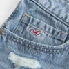 Ultra laag uitgesneden mini-short van geborduurd denim Ultra laag uitgesneden mini-short van geborduurd denim