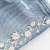 Ultra laag uitgesneden mini-short van geborduurd denim Ultra laag uitgesneden mini-short van geborduurd denim
