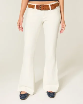 Ultra laag uitgesneden witte flare jeans met geborduurde zakken