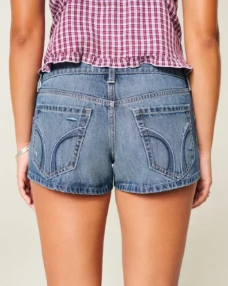 Ultra lage taille distressed medium wash denim minishort