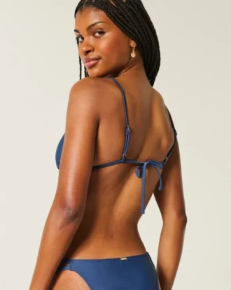 Versierde driehoekige bikinitop