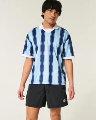 Voetbalshort tot halverwege het bovenbeen
