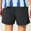 Voetbalshort tot halverwege het bovenbeen